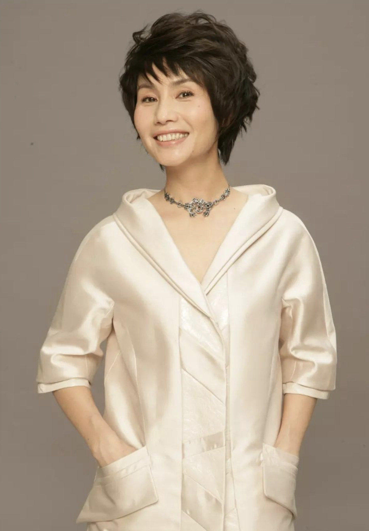 回顾徐俐与前夫相伴10年离婚二婚丈夫给了她和儿子温暖人生