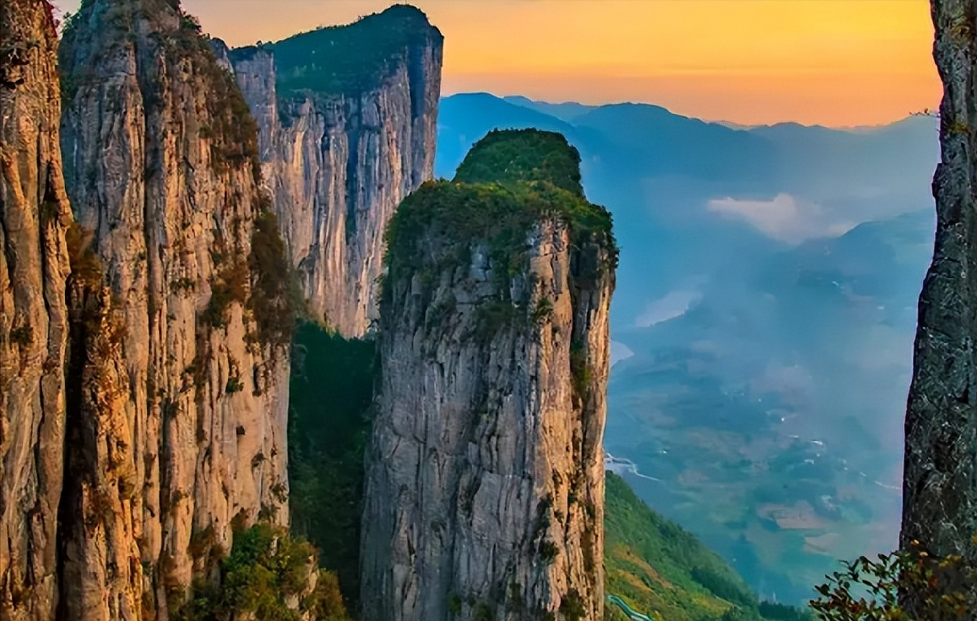 在这片广阔的土地上,有许多尚未被发现的美丽风景.
