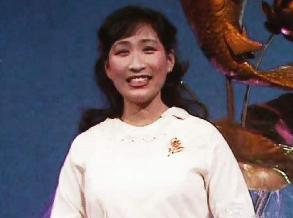 回顾歌手沈小岑当过工人车祸流产大哥去世二婚英国人无儿女