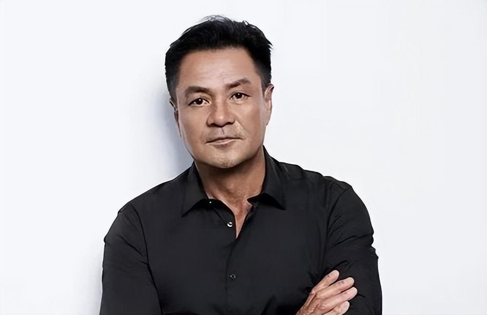 在尤勇智为梦想寻找机遇时,1980年,许晴已经穿梭在各