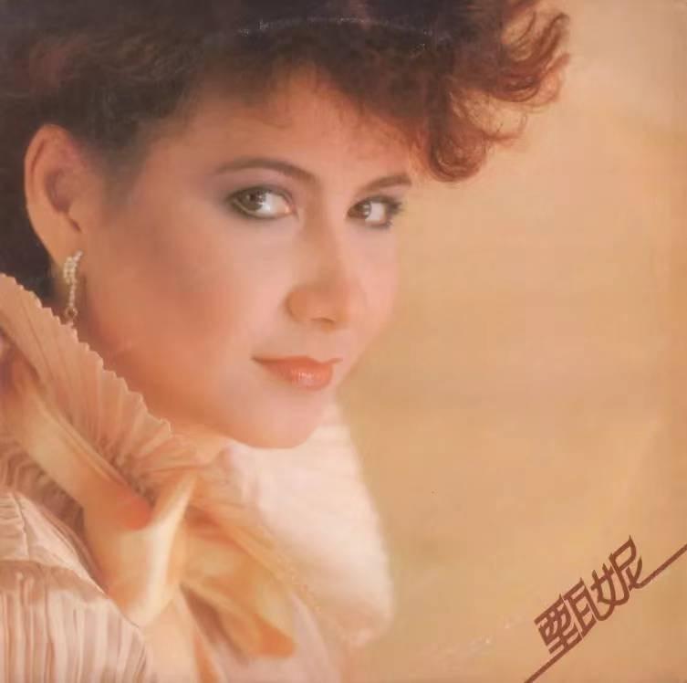 回顾铁肺甄妮丈夫车祸去世4年后为亡夫生下一女痴情相守