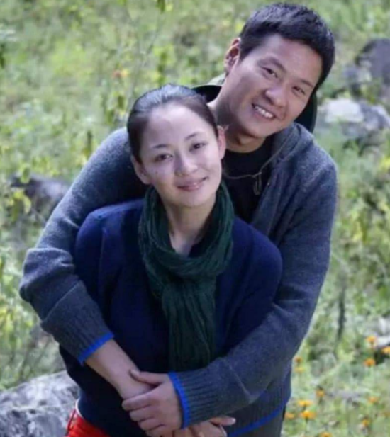 回顾连奕名成名后为娶小三杨若兮抛妻弃子如今前妻红了他糊了