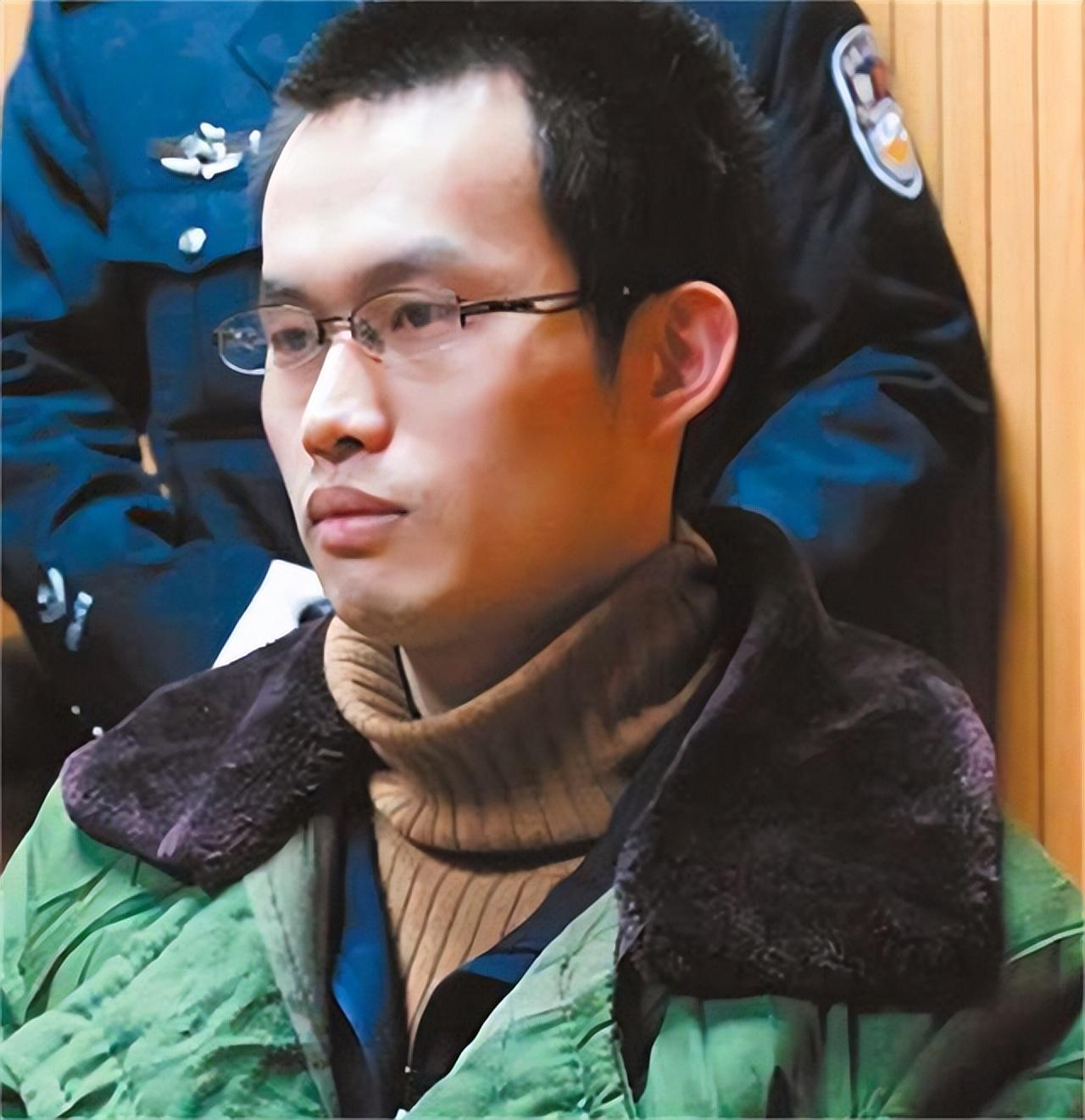 而成为室友既是林森浩一步步走进地狱的开始,也是黄洋的死亡倒计时.