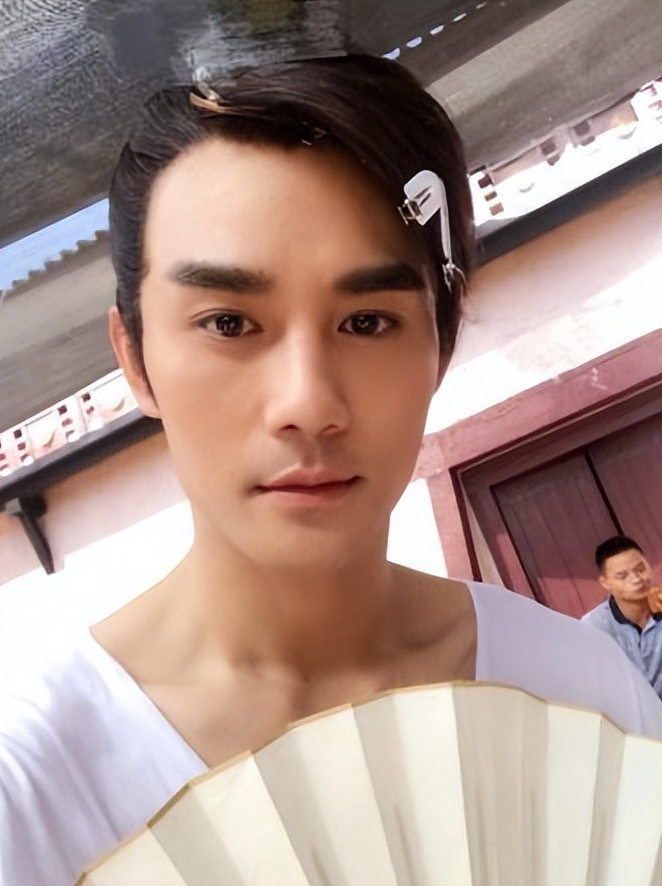 2015年到2017年,王凯的行程几乎排满了,不是在去片场的路上,就是在去