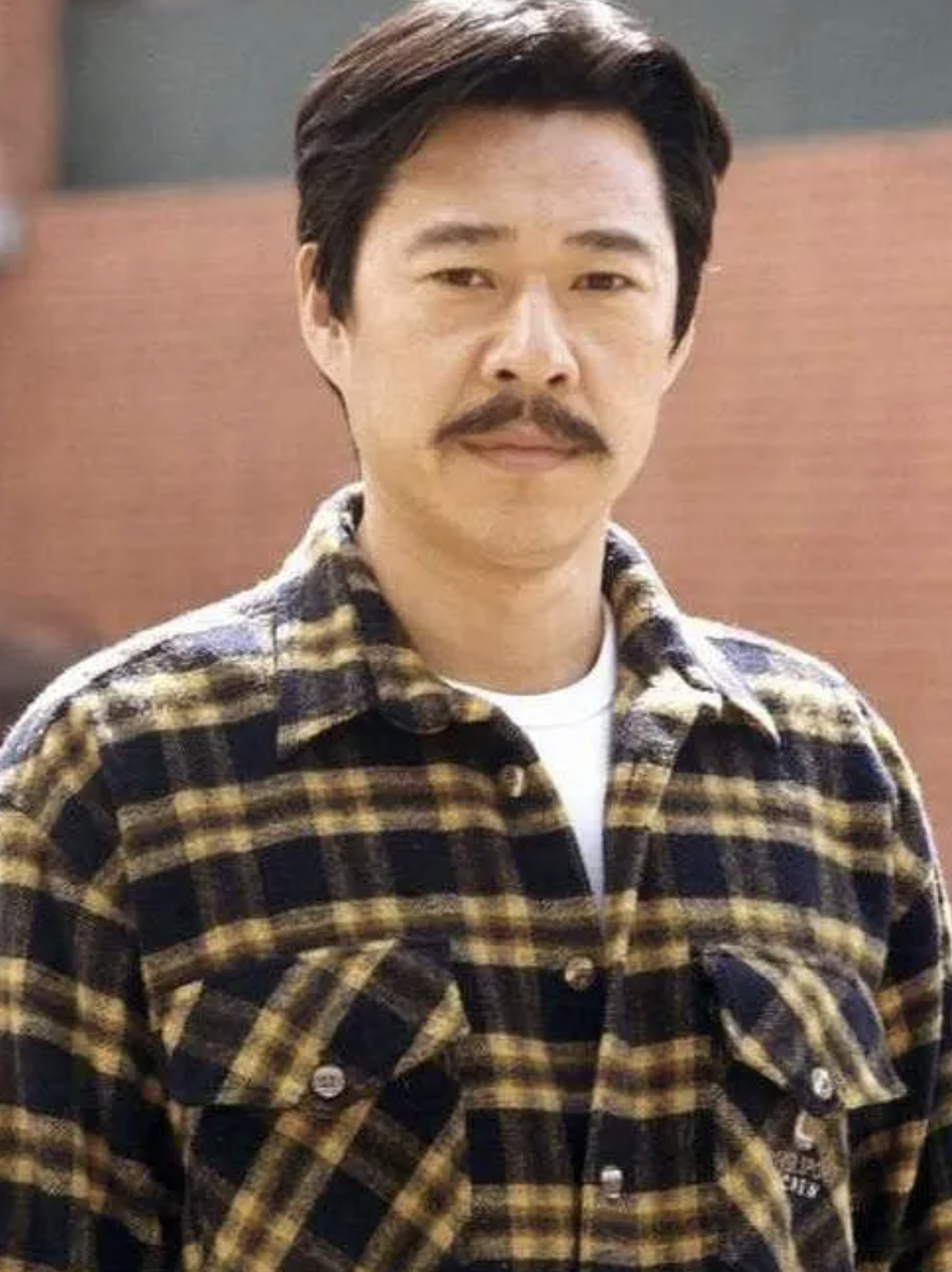 张丰毅出生在长沙,老家是河南唐河县,还未满周岁又跟随父母到了云南