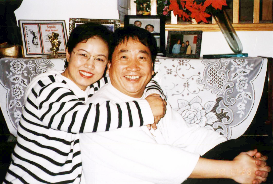 1998年,姜昆和冯巩,戴志诚等相声演员参加了一个名叫送温暖的活动的