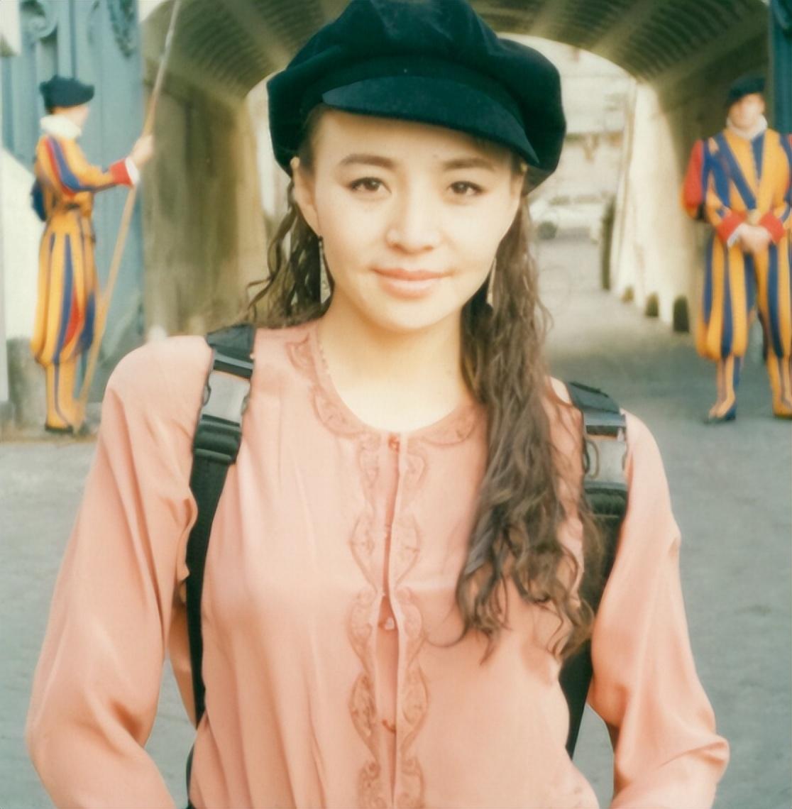 回顾宋丹丹儿媳王博谷嫁给小7岁的巴图38岁生二胎被婆婆宠成宝