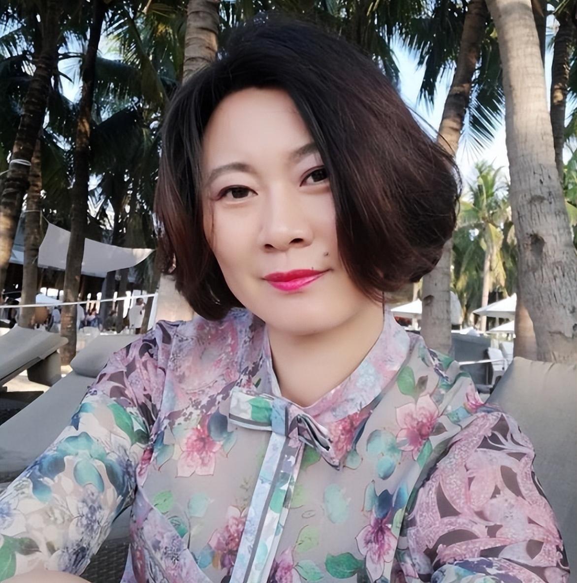 回顾赵本山徒弟赵海燕:24岁生子,30岁上大学成副教授与丈夫恩爱