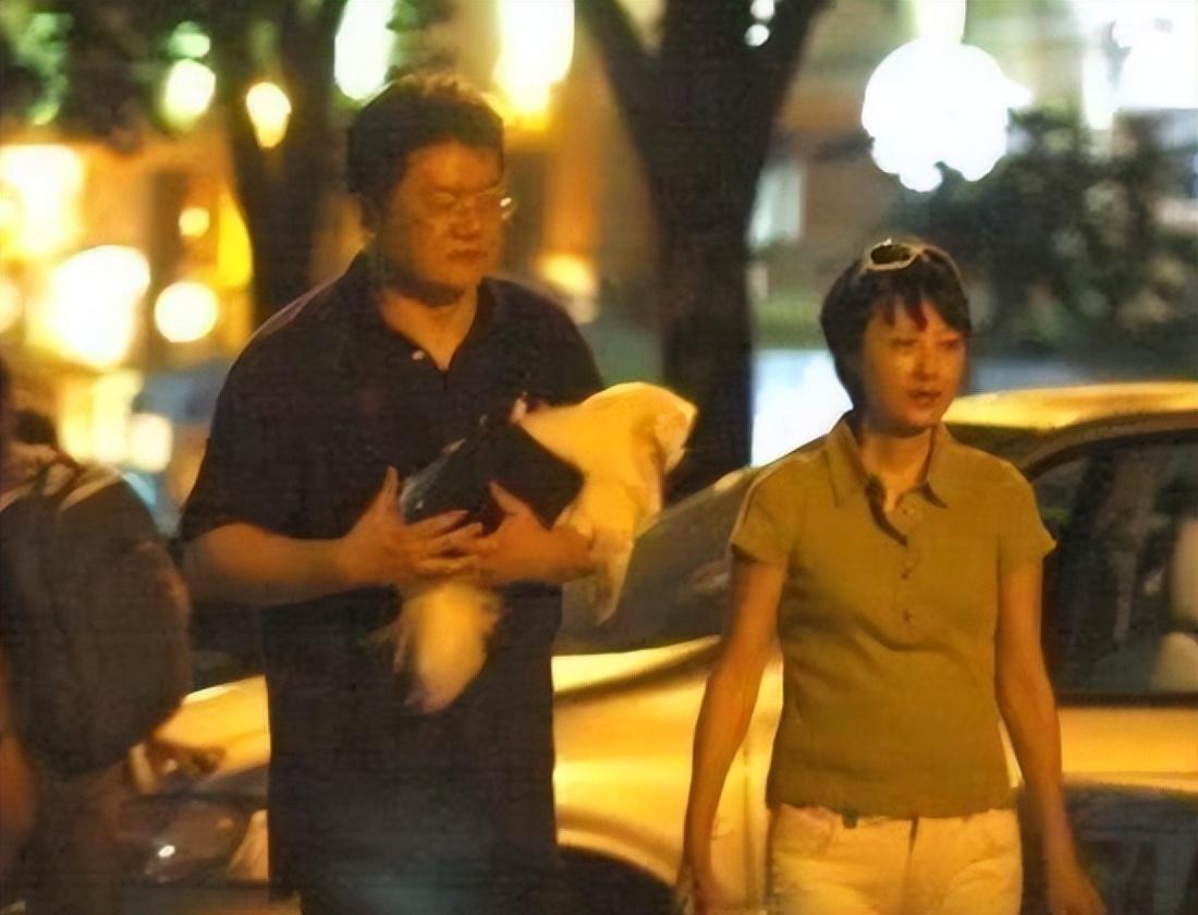 再说回张斌和胡紫薇,踢馆事件之后,俩人冷战了一段时间.