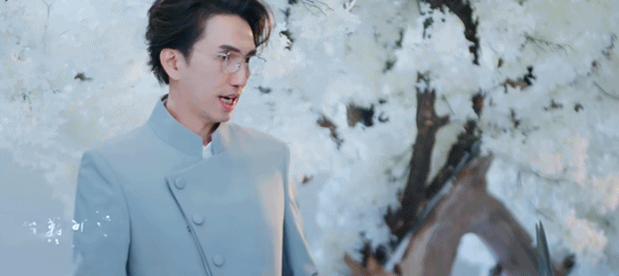 音乐中,他们将古典美声和传统戏腔组合,呈现出了全新的,神级的演绎.