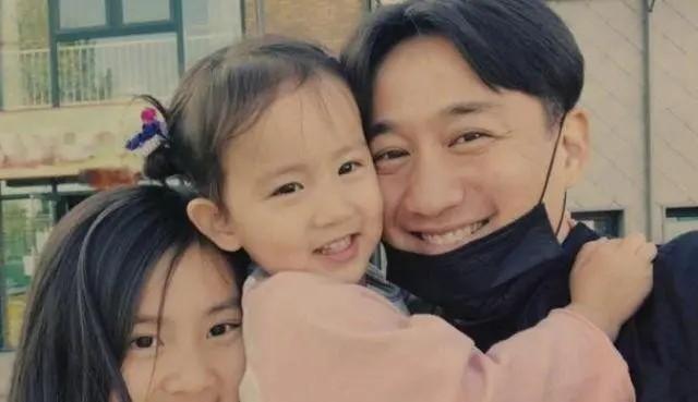 回顾孙莉18岁跟了老师黄磊婚后在家生儿育女容忍老公有绯闻