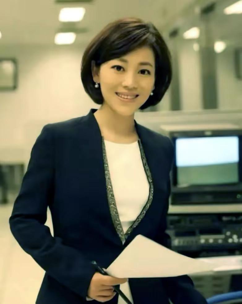 回顾主持人劳春燕与丈夫分居15年孕期坚持主持她过得幸福吗