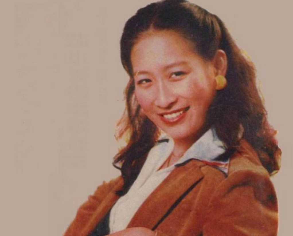 回顾歌手沈小岑当过工人车祸流产大哥去世二婚英国人无儿女