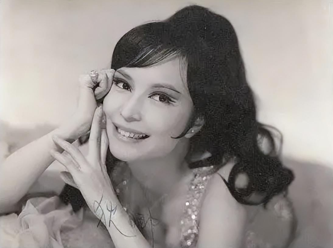 回顾狄娜她是真正的万人迷富豪大佬为之疯狂却不爱豪门爱祖国