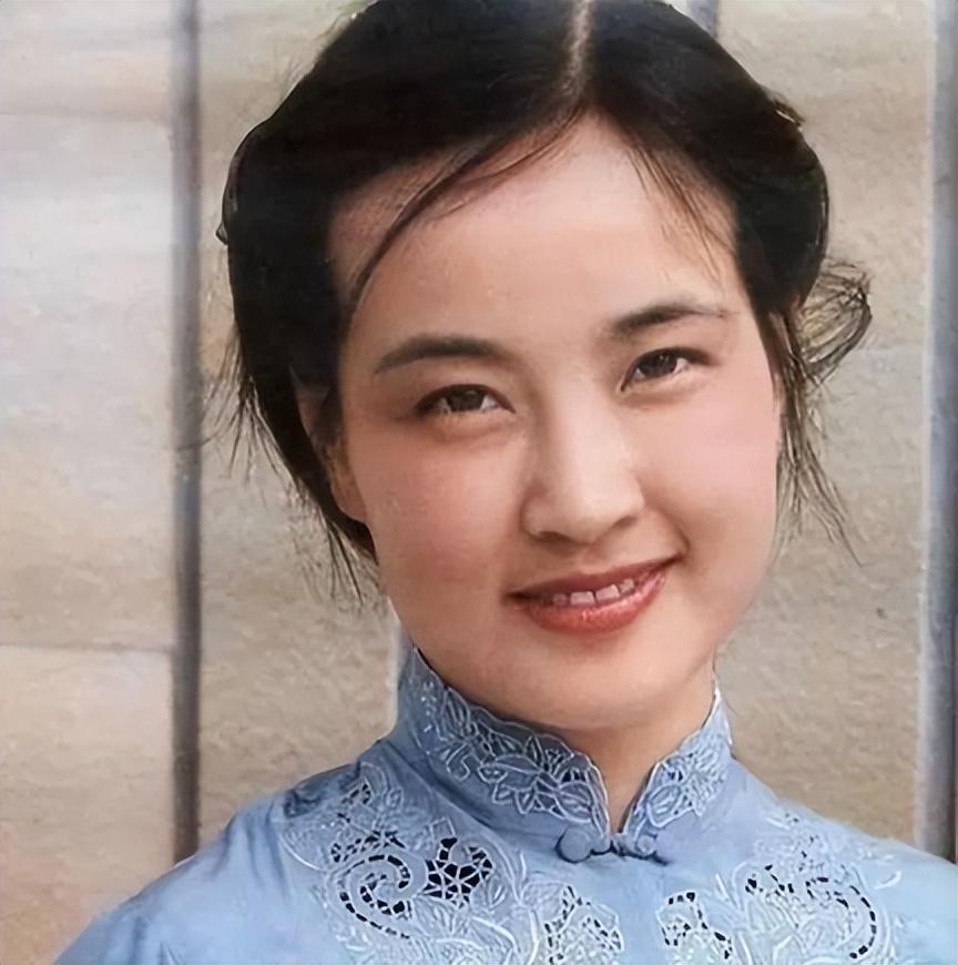 回顾周韵嫁二婚姜文成后妈被继女厌婆婆嫌18年后却成全家团宠