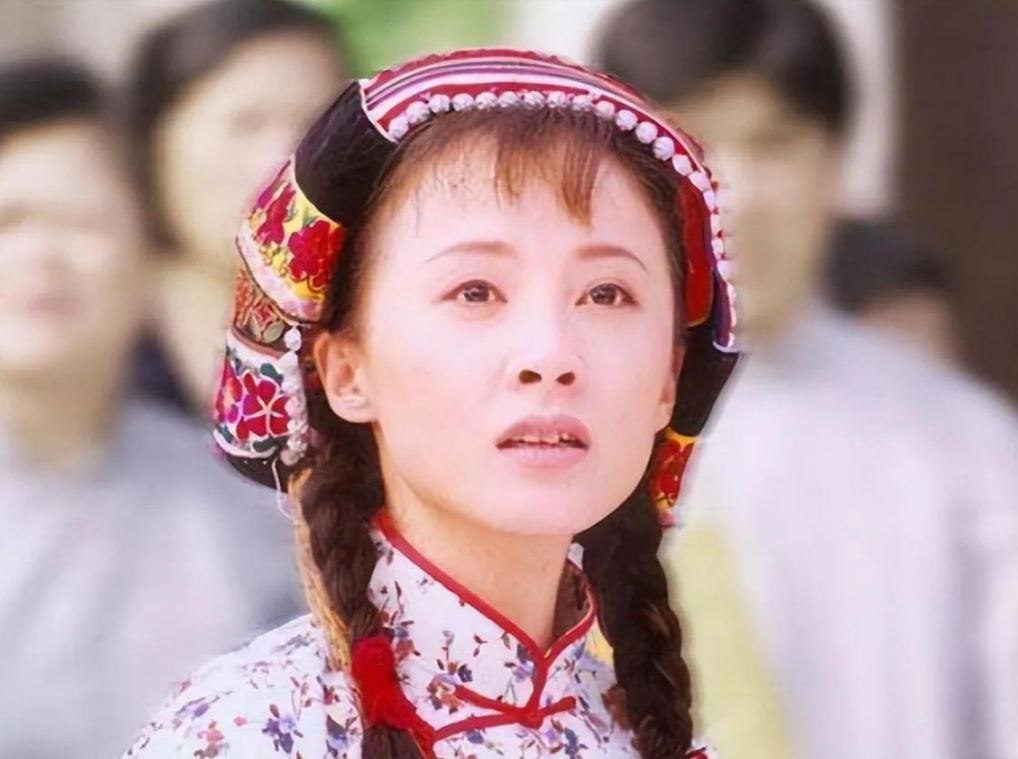 由于喜欢画画,他后来通过自学考入了上海戏剧学院,和徐露成为了校友.