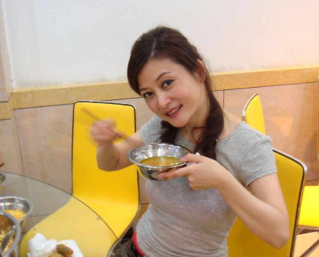 回顾歌手朱晓琳走红背后有艰辛15岁走红21岁隐退53岁仍未婚