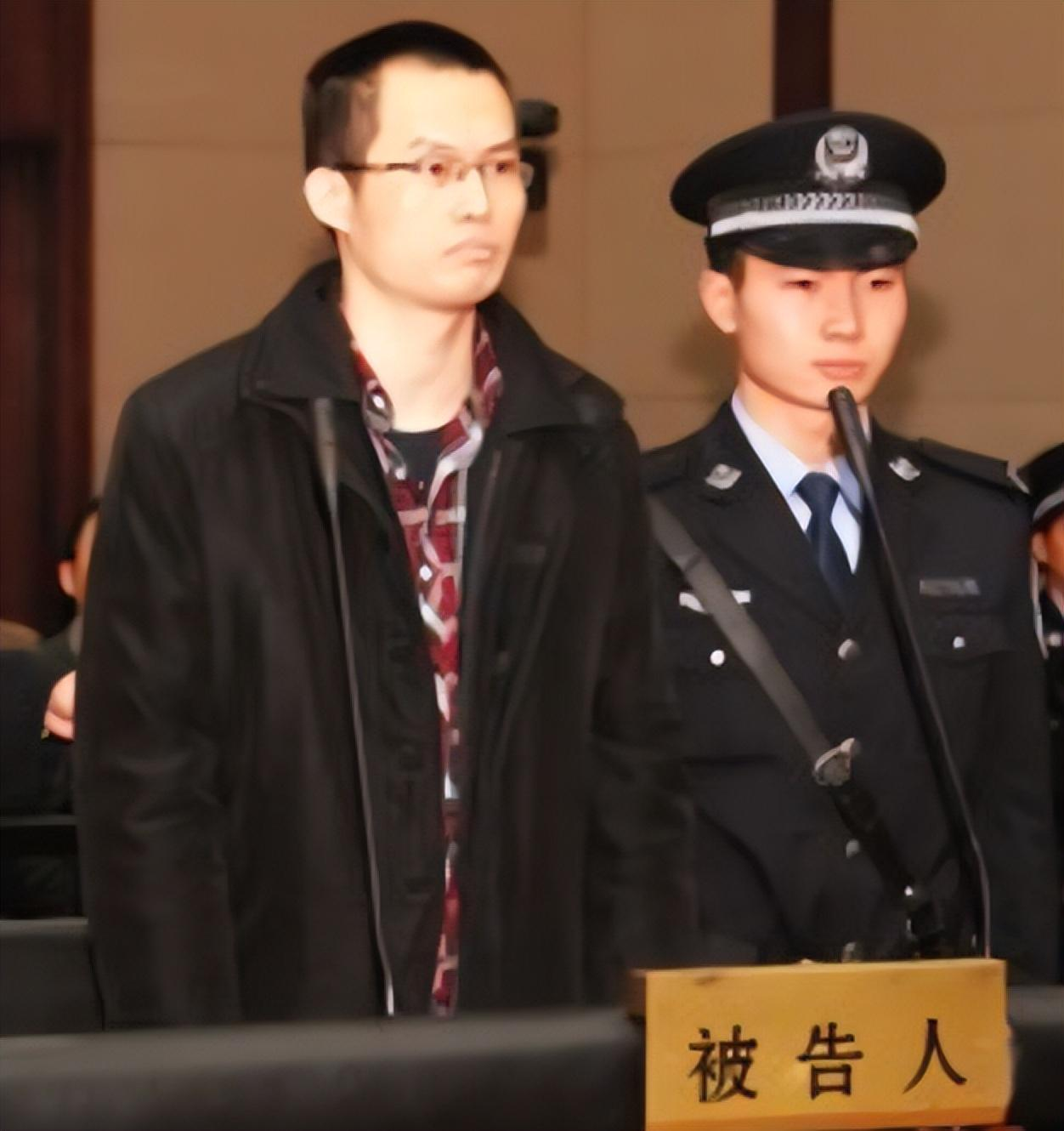 而成为室友既是林森浩一步步走进地狱的开始,也是黄洋的死亡倒计时.