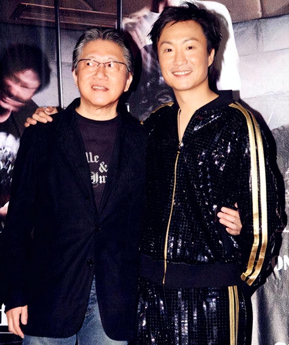 正当红的时候郑东汉决定转幕后,结果刚一转型就赶上环球唱片收购