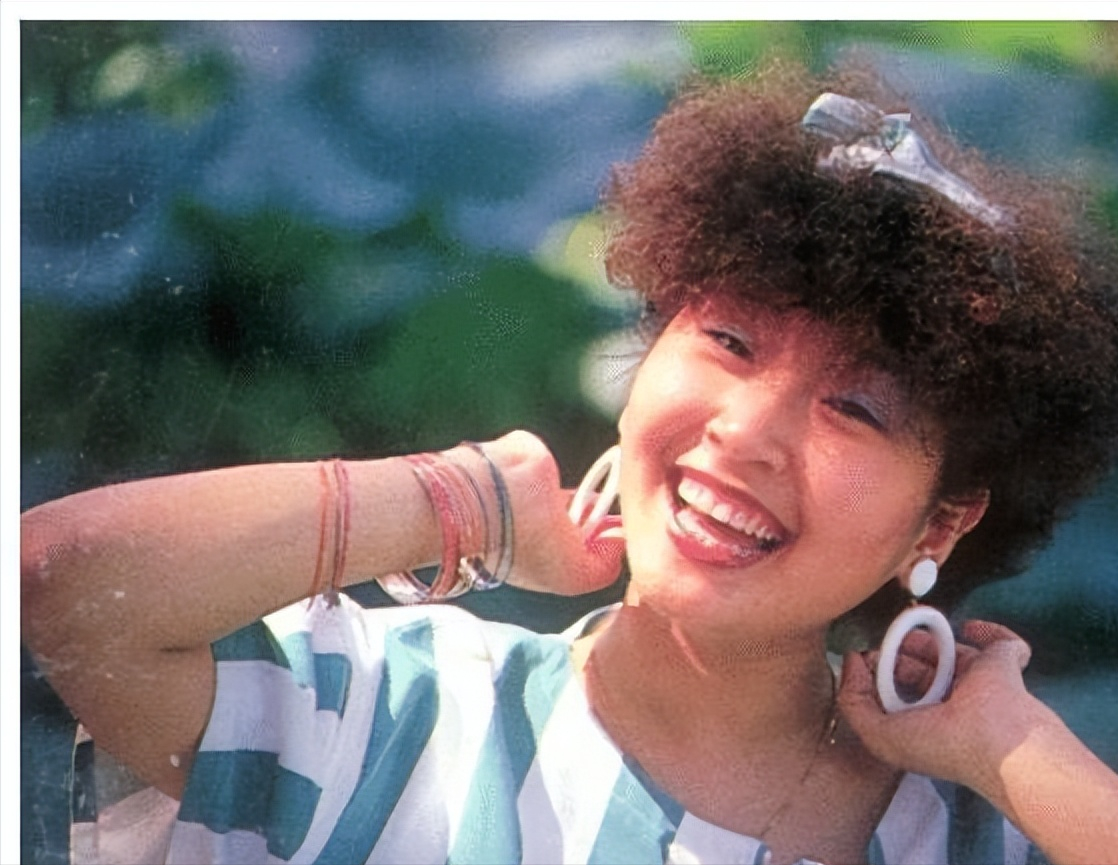 回顾张蔷29岁被前夫抛弃带儿子嫁给歌迷后被当成女儿宠爱