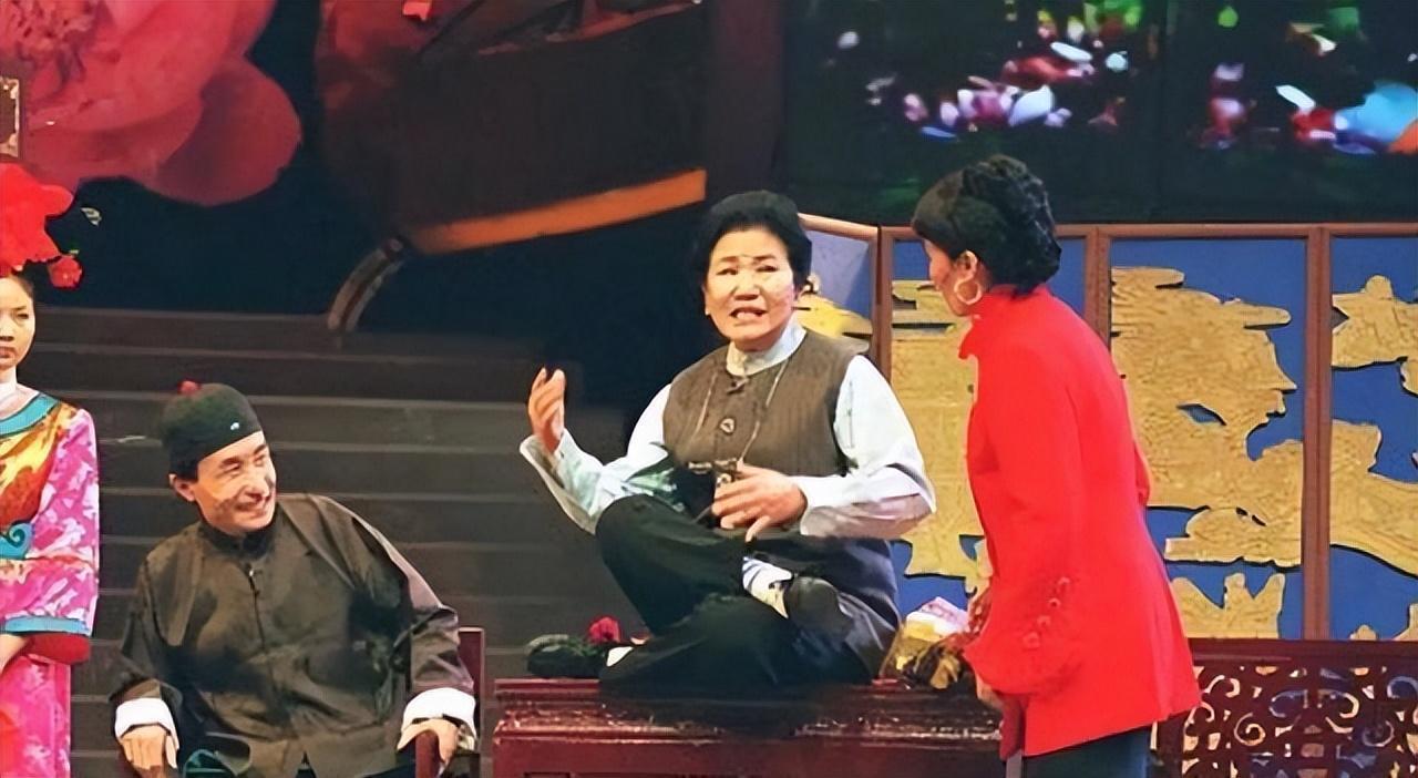 回顾赵丽蓉丈夫和女儿接连去世哥哥赵连喜至死都没有原谅她