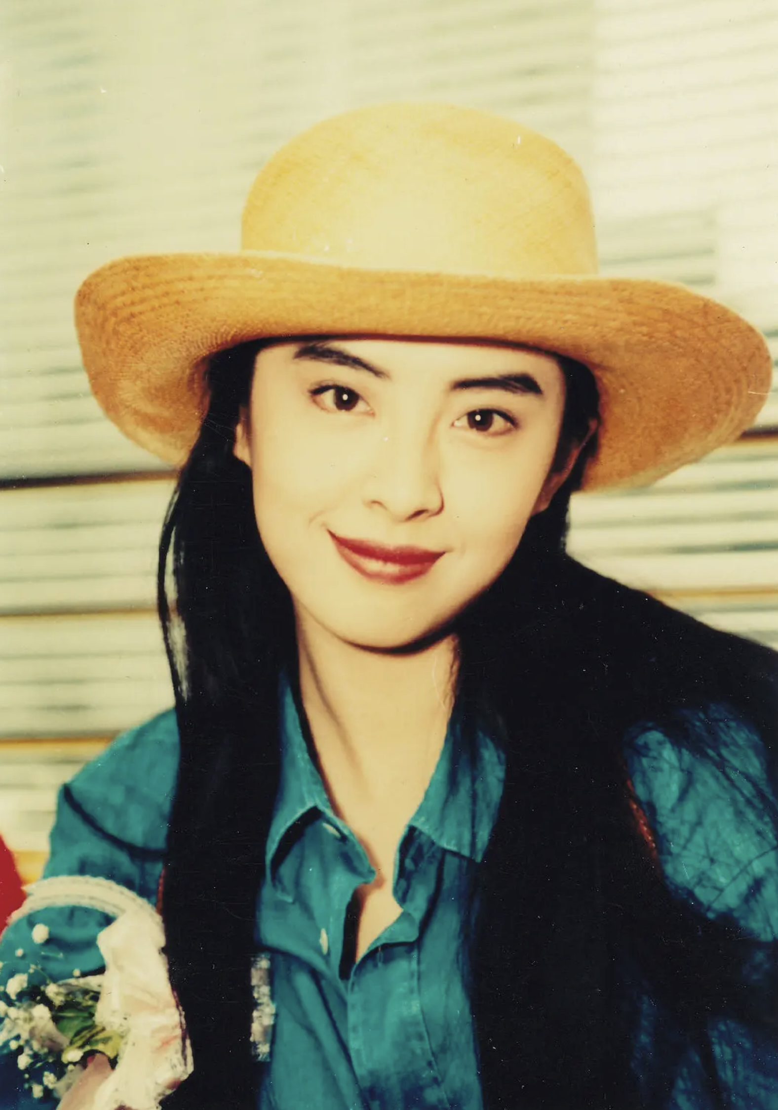 因为太过美丽,王祖贤身边的追求者众多,像许冠杰,尔冬升,梁朝伟等人都