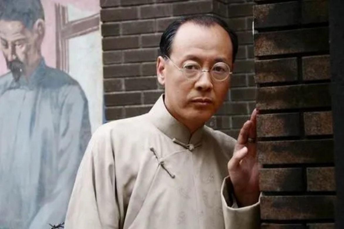 回顾演员侯天来从自行车厂钳工到著名演员对妻子和女儿有愧疚