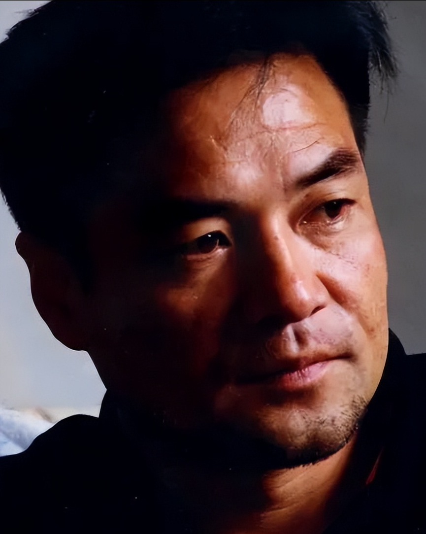 在尤勇智为梦想寻找机遇时,1980年,许晴已经穿梭在各