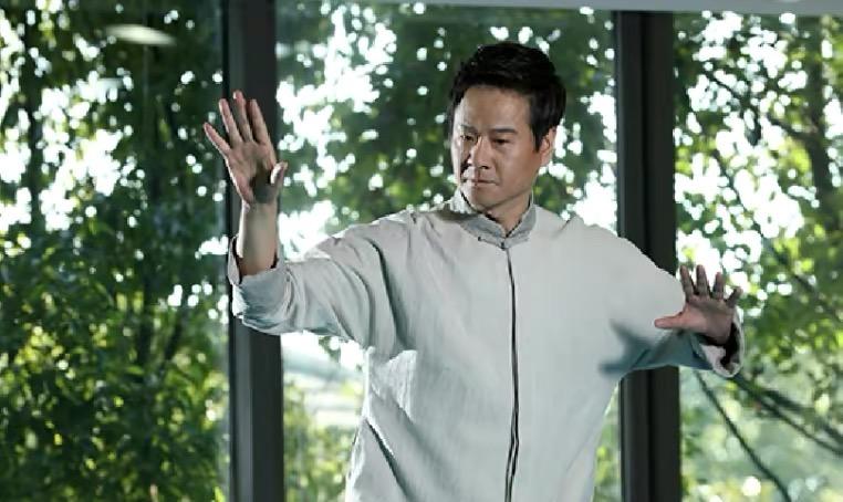 回顾连奕名成名后为娶小三杨若兮抛妻弃子如今前妻红了他糊了