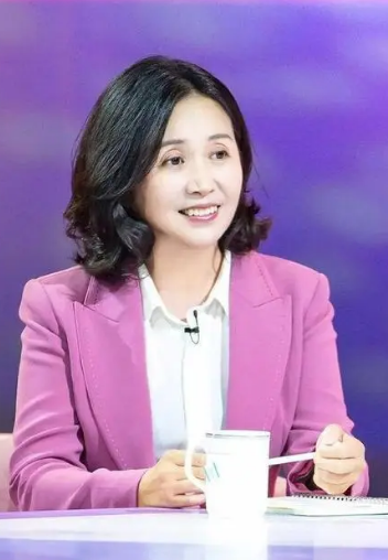 回顾黄菡嫁给同学当老婆恩爱31年无绯闻今女儿成为她的骄傲
