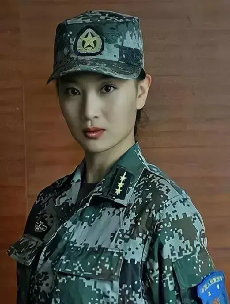 回顾侯梦莎因军旅剧走红搭档吴京走红嫁演员丈夫毛毅幸福美满