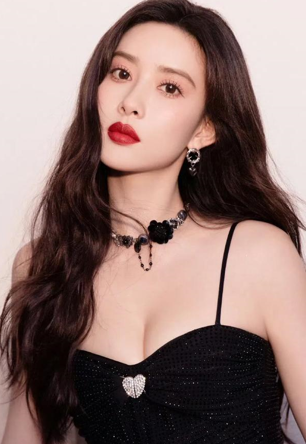 清纯玉女孟子义大秀事业线,身材太凶了,性感有料,这谁抵得住?