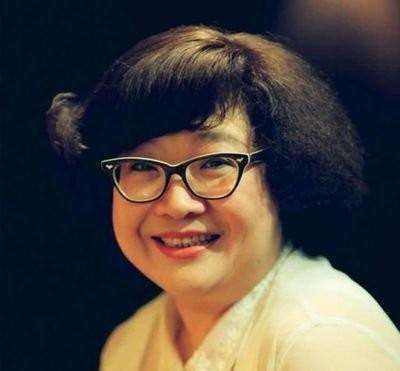 回顾沈殿霞捧红丈夫邓少秋高龄产子被抛弃临终前担心的是女儿