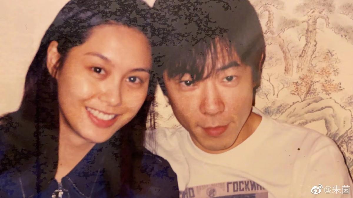 回顾朱茵离开周星驰下嫁黄贯中住破屋开破车却羡慕哭千万人