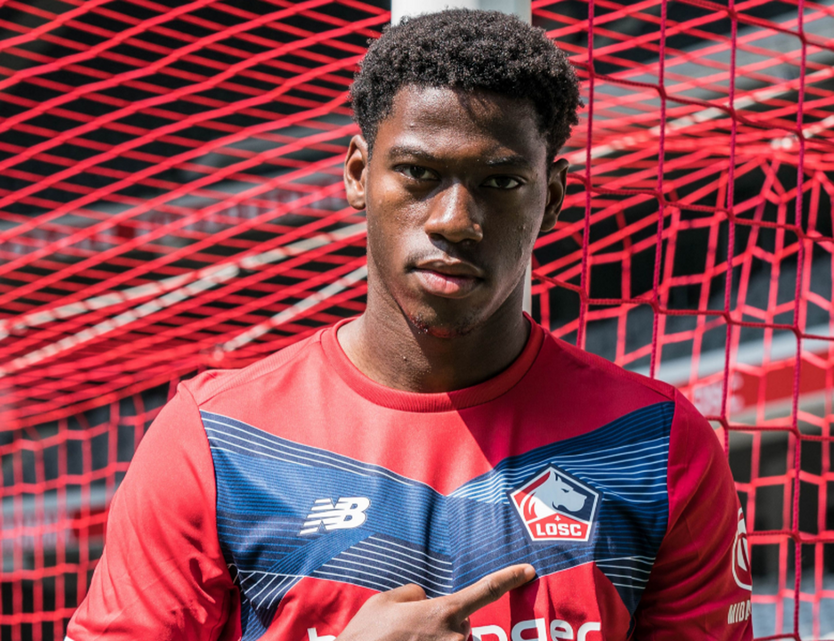 ac米兰今夏转会计划主要关注两名前锋,因财政控制出色拥有1亿欧元转会