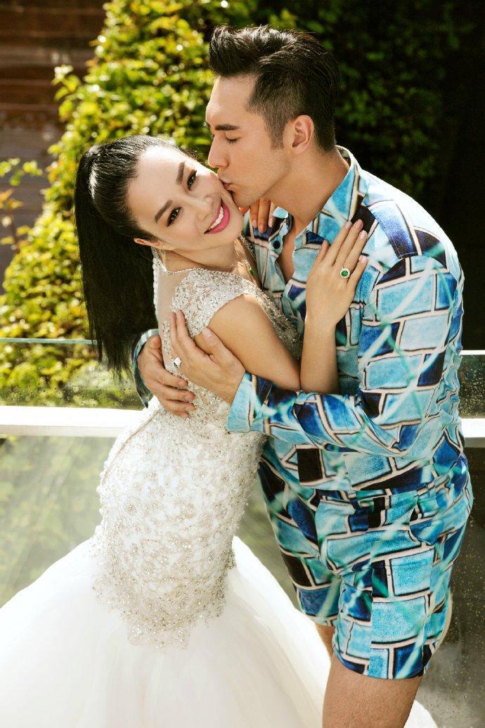 2015年,钟丽缇在参加综艺节目《如果爱》时遇见了张伦硕,严格的说,这