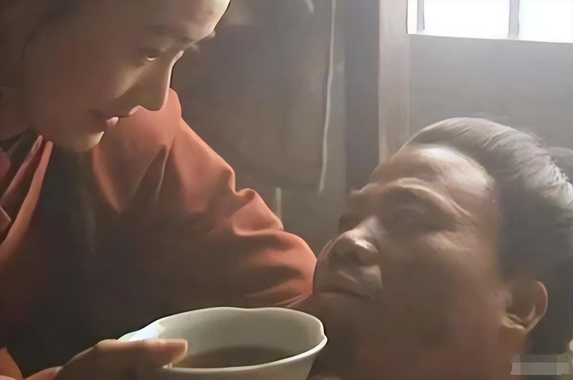 武松作为都头,自然是受不了这种骚扰,所以从武大郎的家里搬了出来