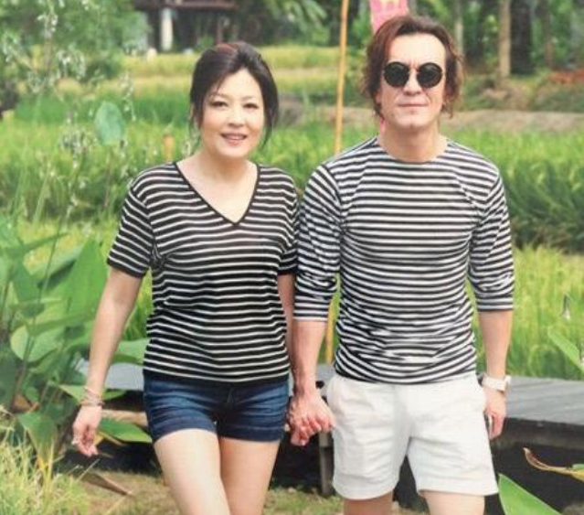 回顾李咏的妻子哈文丈夫病逝含泪安慰公婆我永远都是李家的人