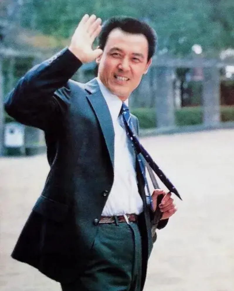 回顾达式常只爱一个人一生不买车不开车83岁还坚持打卡上班