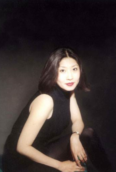 回顾张蔷29岁被前夫抛弃带儿子嫁给歌迷后被当成女儿宠爱