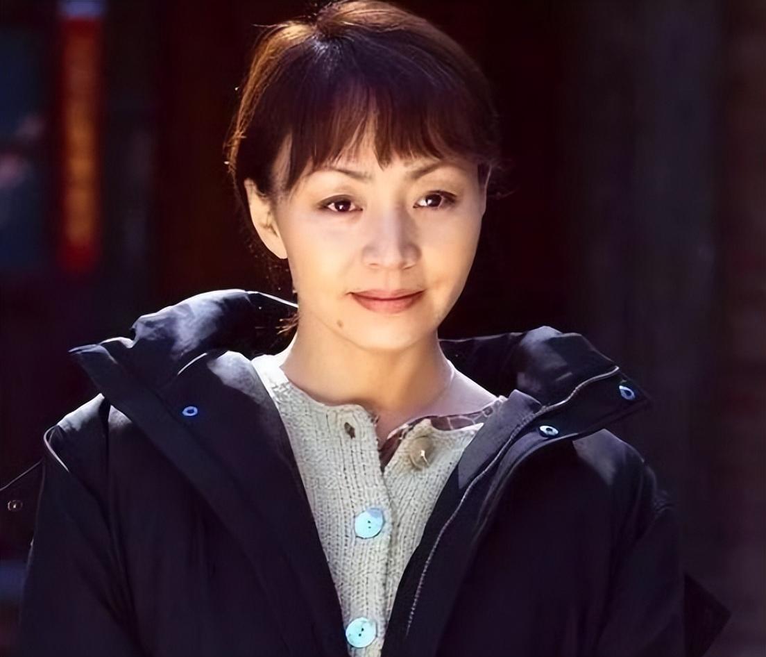 回顾宋丹丹儿媳王博谷嫁给小7岁的巴图38岁生二胎被婆婆宠成宝