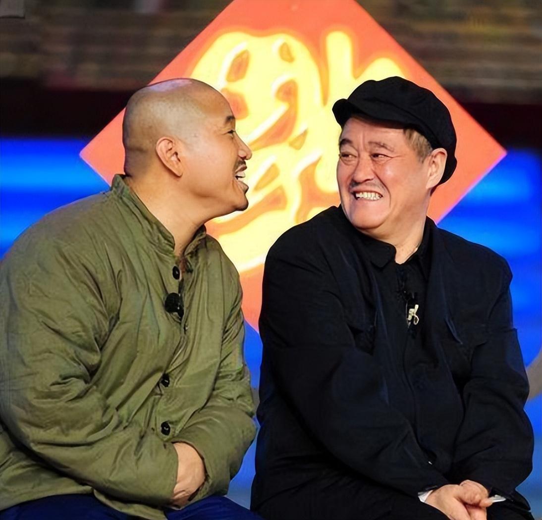 王小利就像刘能一样,他会嫉妒小沈阳和宋小宝,他会找师父吐槽为什么捧