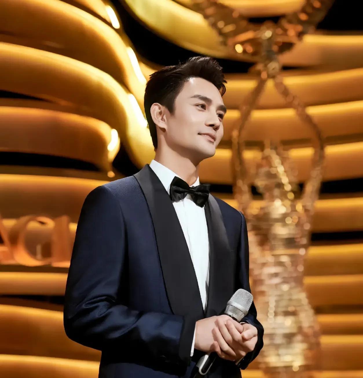 2015年到2017年,王凯的行程几乎排满了,不是在去片场的路上,就是在去