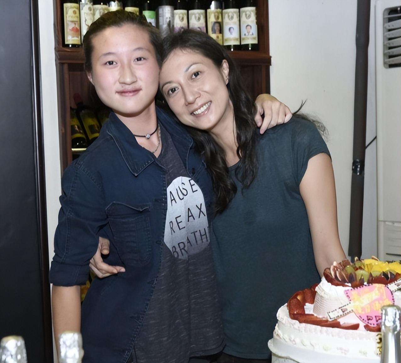 回顾吴卓林被父亲视为污点被母亲当逼宫的工具我被嫌弃的人生