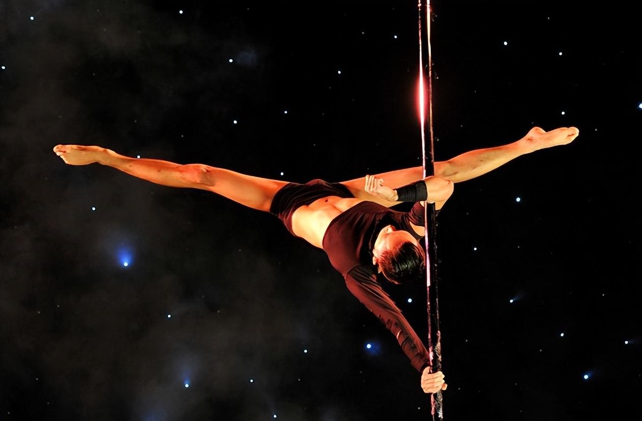 回顾16年钢管舞决赛被禁止挂中国国旗运动员要求退赛后来怎样