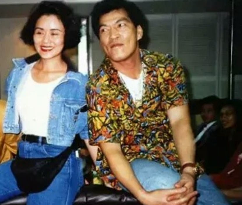 回顾演员成奎安病逝13年孙子车祸离世两房妻子的选择截然不同