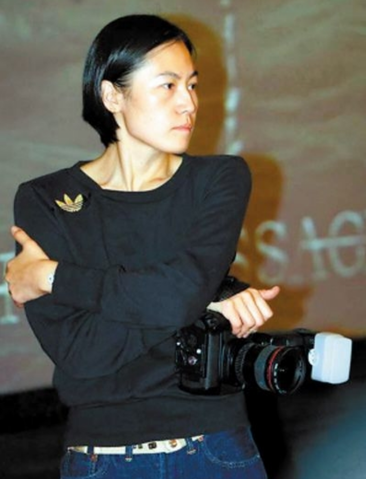 回顾高原父亲是演员前夫是著名歌手离婚后和女儿相依为命