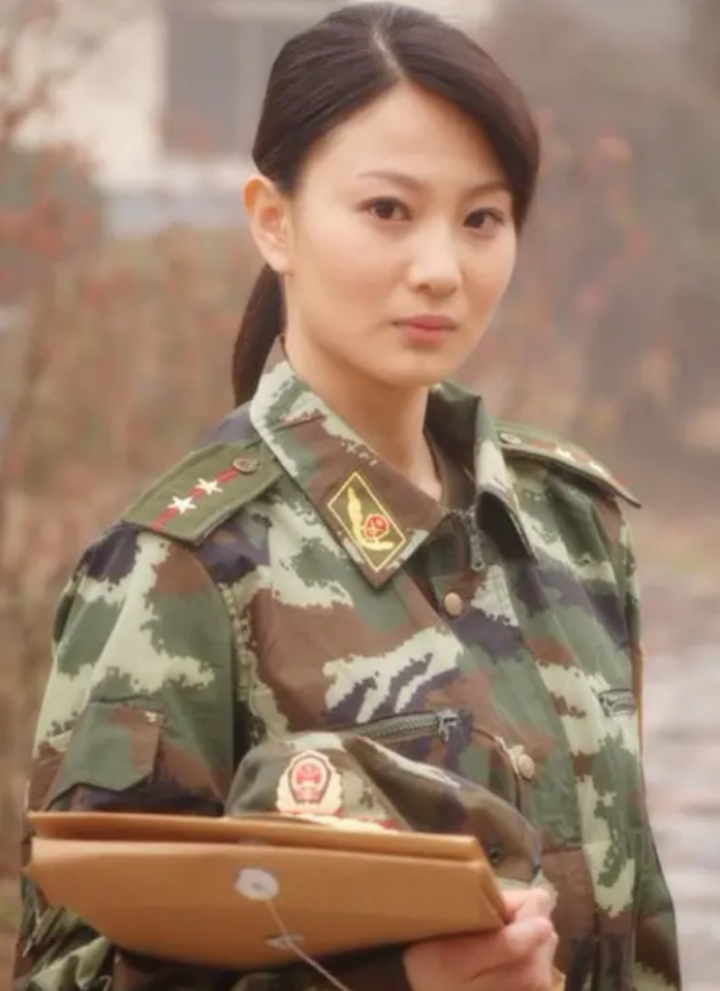 回顾侯梦莎因军旅剧走红搭档吴京走红嫁演员丈夫毛毅幸福美满