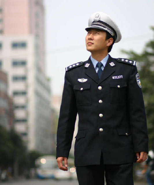 回顾交警谭乔走红后突然离职前妻也被迫离婚抑郁多年险自杀