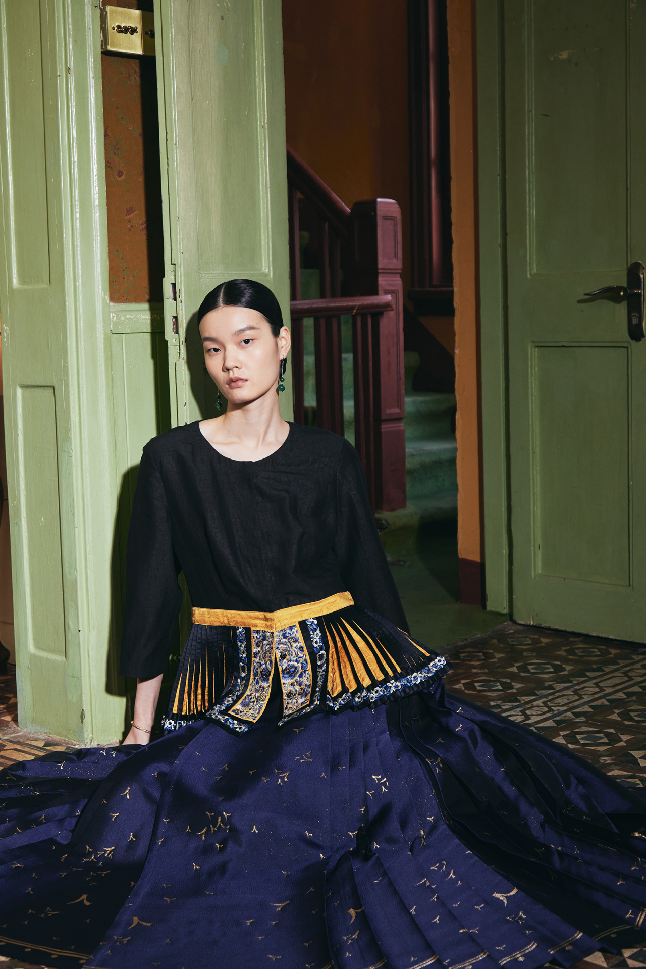 生活在左·林栖:「方圆」马面裙大秀|aw24中国国际时装周